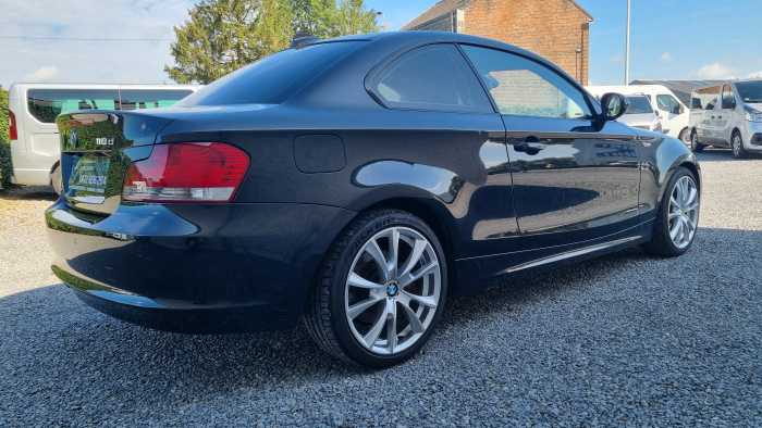 BMW 118d coupé D bte auto GPS,PDC,1er prop. !!GA 