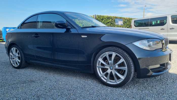 BMW 118d coupé D bte auto GPS,PDC,1er prop. !!GA 