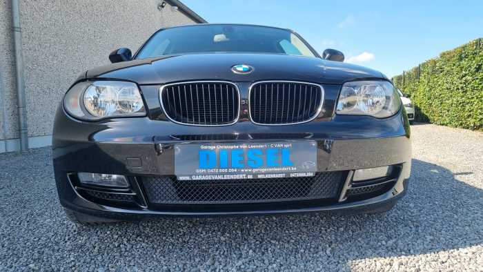 BMW 118d coupé D bte auto GPS,PDC,1er prop. !!GA 