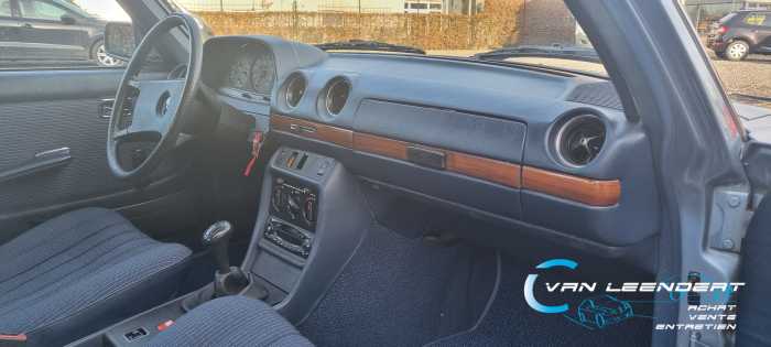 Mercedes W123 230E 136cv tOIT OUVRANT , DIRECTION ASSISTEE 