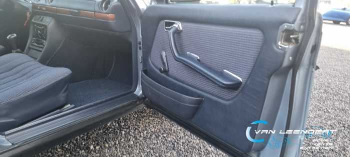 Mercedes W123 230E 136cv tOIT OUVRANT , DIRECTION ASSISTEE 