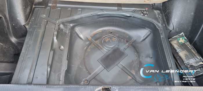 Mercedes W123 230E 136cv tOIT OUVRANT , DIRECTION ASSISTEE 